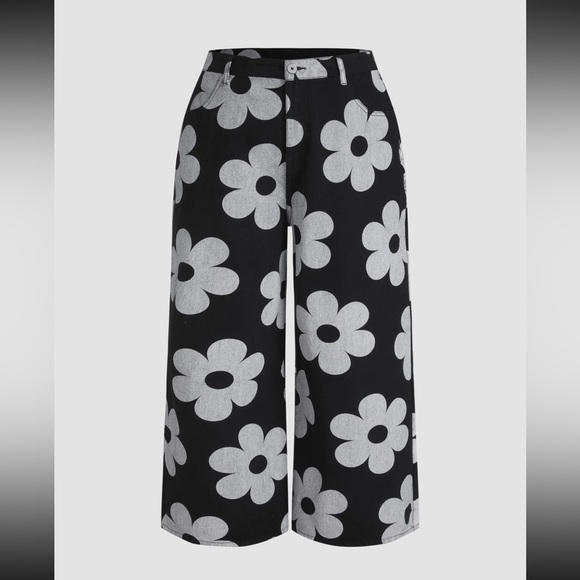 CIDER | Floral Black and Gray Jeans | CURVE & PLUS - Picture 3 of 5